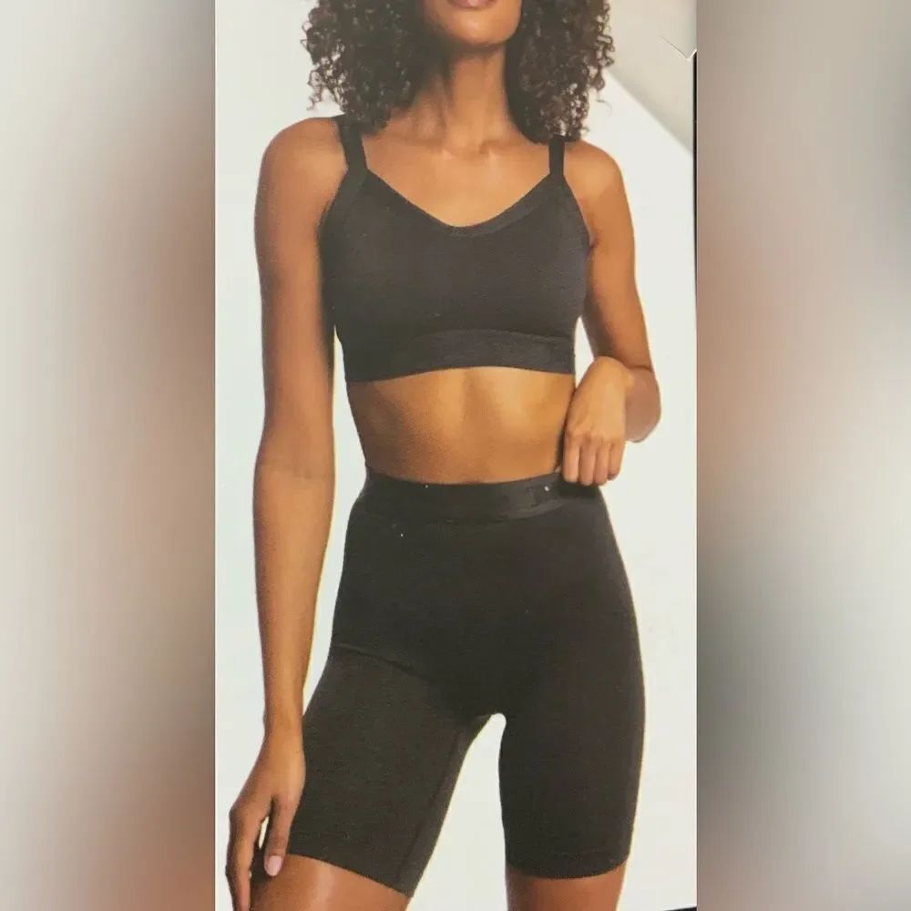 2 Juicy Couture seamless Biker Shorts (nude and black), XL